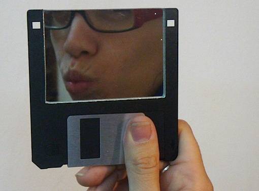 How to creatively recycle old floppy disks