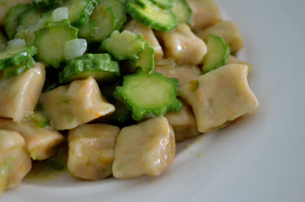 Gnocchi with courgette flowers (vegan recipe)