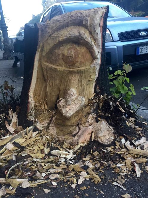 Os troncos abandonados tornam-se esculturas maravilhosas. Entrevista com o menino que deixa Roma mais bonita (FOTO)