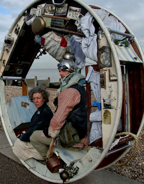 The Wheel House: the circus without animals in a tiny house in the shape of a wheel (VIDEO)