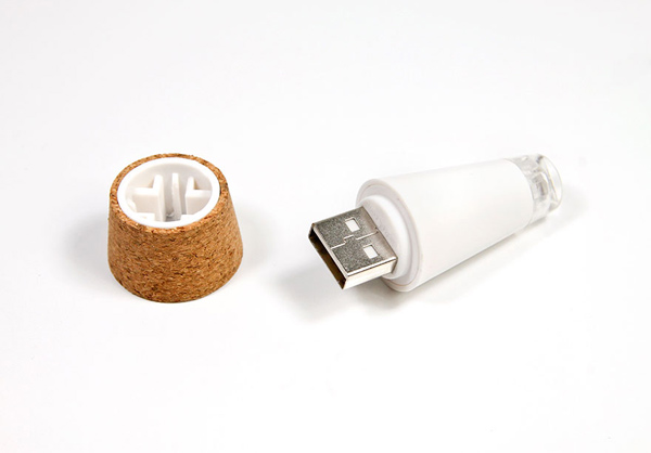Cómo hacer lámparas a partir de botellas viejas con una simple tapa de LED