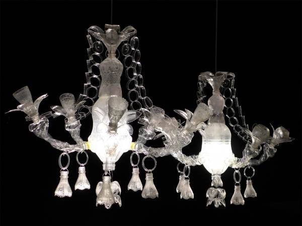 The evocative retro chandeliers made from the recycling of plastic bottles