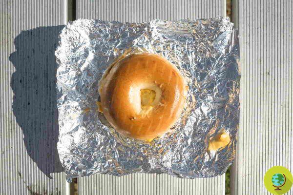N'utilisez pas d'aluminium pour emballer les sandwichs. Les vrais risques pour le corps (et le cerveau)
