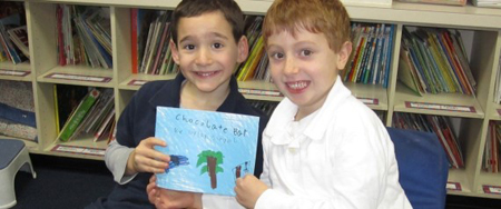 A los 7 años escribe un libro y recauda fondos para la enfermedad de su mejor amigo