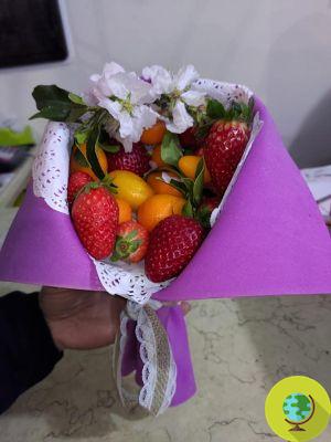 Buquê de frutas frescas em vez de flores e chocolates, a ideia vencedora deste vendedor de frutas siciliano